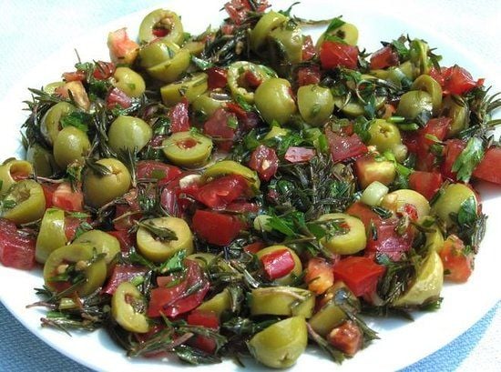 Kekikli Zeytin Salatası